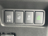 【電動サイドステップ】車高の高いお車でも、これがあれば小さいお子様の乗り降りも楽々♪スライドドアと連動して作動する為、煩わしい操作は不要です!