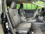 運転席まわりには十分なスペースがあり、大柄な方でもゆったり運転していただける環境です。