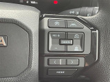 【ステアリングスイッチ】手元のスイッチで音楽などの音量調整やチャンネル・モードの変更が可能。より快適なドライブをお楽しみいただけます。