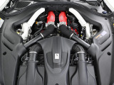 3.9L・V8ツインターボエンジンをフロントに搭載しております。