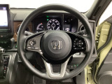 ハンドルにHondaセンシング系のクルーズコントロールやレーンキープアシストなどのスイッチと、オーディオの操作スイッチが装備されています。ハンドルから手を離さず安全に操作できます。