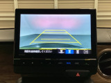 バックでの車庫入れも安心です! リアカメラが付いているバックモニター付のナビを装備しております。操作線もついており距離感も画面から確認できます。