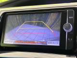 【バックカメラ】駐車時に後方がリアルタイム映像で確認できます。大型商業施設や立体駐車場での駐車時や、夜間のバック時に大活躍!運転スキルに関わらず、今や必須となった装備のひとつです!