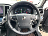 【純正革巻きステアリング】上質な革を使用することで、手にしっかり馴染みとても運転しやすいハンドルです♪