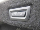 電動リアゲート装備。バンパー下でのキックオープン&クローズ機能も装備です。
