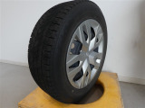 R4年式冬タイヤ215/60R17ブリジストン製です。