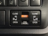【両側パワースライドドア】両側がパワースライドドアになっており、運転席のスイッチやスマートキーでも開閉が可能です!開口部も広いので乗り降りも楽々♪