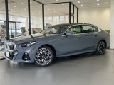 525Li エクスクルーシブ Mスポーツが入庫いたしました!!ボディーカラーは、スパークリングコッパ―グレーのお車です!!
