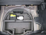 スペア-タイヤは有りませんのでパンク修理キットと工具での対応となります