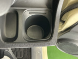 ドリンクホルダー/小物入れにもなって便利です