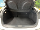積み下ろしのしやすいデッキにはたっぷりと荷物を積み込んでいただけます。遊びから仕事まで、様々なシーンで頼れます♪