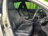 運転席まわりには十分なスペースがあり、大柄な方でもゆったり運転していただける環境です。