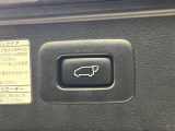 【パワーバックドア】スマートキーや運転席のボタンを押すだけでリアゲートが自動で開閉します!荷物を持っている時や、高い位置にあるバックドアを閉める際に便利な機能です♪
