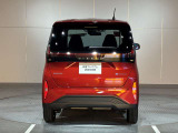 前・後方に車両や壁などの障害物がある場合、クルマが誤操作を察知して、衝突を未然に防ぎます。