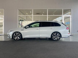 フォルクスワーゲン車伝統のプレスラインを現車で確認してください、ドアの開閉で剛性感のある作りが感じて頂けると思います。
