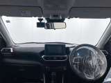 落ち着いたカラーの内装で、ゆったりと運転したい方に。
