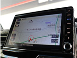 『1台』のお車に対して、3名体制で日々議論を重ね仕入れを行っております。