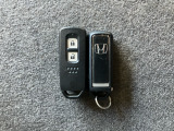 【スマートキー】持っているだけでエンジン始動や、ドアロックの開閉まで出来ちゃう賢く便利なスマートキーを装備!イモビライザーでセキュリティー対策もOK!