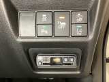 Hondaセンシング用の、VSA(ABS+TCS+横滑り抑制)解除とレーンキープアシストシステムのメインスイッチなどはハンドルの右側に装備しています。その下にETCがついています。