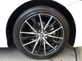 純正18インチアルミ!タイヤサイズは235/45R18です