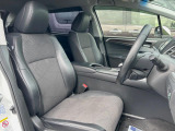 運転席まわりには十分なスペースがあり、大柄な方でもゆったり運転していただける環境です。
