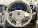 インテリアに合わせたデザインのステアリングは、運転される方のことも考え、運転しやすい形状、大きさです。是非一度、実際に触ってお確かめください。
