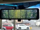【デジタルルームミラー】後席の大きな荷物や同乗者で後方が確認しづらい時でも安心!カメラが撮影した車両後方の映像をルームミラー内に表示。クリアな視界で状況の確認が可能です!