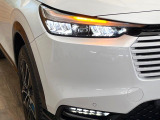 【シーケンシャルターンランプ付きLEDヘッドライト】人気の『流れるウィンカー』付きのLEDヘッドライトを装備♪高級感はもちろん、点灯時は存在感たっぷりで他車からも認識されやすく安心です。