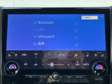 【Bluetooth】ナビゲーションと携帯電話/スマートフォンをBluetooth接続することができます。接続するとハンズフリーで使用することができるので、とても便利です。