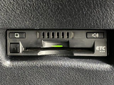 【ETC】有料道路を利用する際に料金所で停止することなく通過できる、ETC車載器(ノンストップ自動料金収受システム機器)が装備されています。セットアップを行うことで利用可能になります。