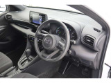 【運転席&助手席】シートは黒を基調にしたスタイリッシュなデザインです。クリーニング済みですので清潔感があり気持ち良く乗っていただけます♪