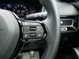 【ACC〈アダプティブ・クルーズ・コントロール〉】予め設定した車速内でクルマが自動的に加減速。前走車との適切な車間距離を維持しながら追従走行しドライバーの運転負荷を軽減します。