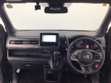 【前方視界】開放的な前方視界!運転がしやすく疲れにくいです♪窓が大きく、見通しがとっても良いおクルマですよ♪