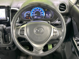 インテリアに合わせたデザインのステアリングは、運転される方のことも考え、運転しやすい形状、大きさです。是非一度、実際に触ってお確かめください。