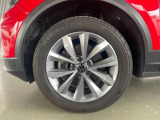 21555R17タイヤにStyleDesignPKG専用アルミホイールを装着。