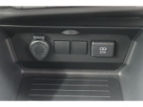 【アクセサリーソケット】12Vのカー用品等の電源供給が可能です。