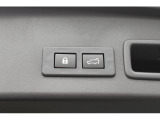 「電動パワーリヤゲート」も標準装備、スマートキーやリヤゲートのスイッチ、運転席のスイッチでも電動で開閉ができます