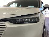 LEDヘッドライトは、点灯の瞬間から最大光量を発揮し、突然暗くなるトンネルなどでの安定感を高めます。
