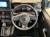 【純正革巻きステアリング】上質な革を使用することで、手にしっかり馴染みとても運転しやすいハンドルです♪