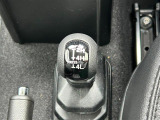 【4WD MODE/スイッチ】必要に応じてそれぞれのモードに切り替えていきます。悪路や高速道路などパワーが必要なところは4WDで。街乗りなどは2WDで。用途によって切り替えられて便利です。