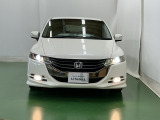 ディスチャージヘッドライト【HID】を装備していますのでとても明るく、夜間の走行や雨の日も安全・安心です。オートライトコントロール付きで周囲の明るさに応じて自動で点灯・消灯します。
