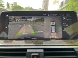 【アラウンドビューモニター】バックカメラに加え、360度のカメラで駐車も楽々。駐車が苦手な方でも安心してお乗りいただけます。