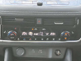 運転席と助手席それぞれにお好みの温度を設定することができる、左右独立温度調整機能付フルオートエアコンを装備しています。