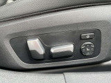 【パワーシート】運転席のシートポジションは電動で設定頂けます。お子様でも座ったまま簡単に調整可能です。