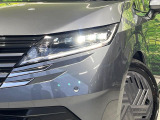 【LEDヘッドライト】悪天候や夜間走行時も良好な視界を確保し安心して運転できる高輝度LEDヘッドライトを装備!点灯速度が早く、消費電力も抑えられています。