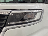LEDヘッドライトは、点灯の瞬間から最大光量を発揮し、突然暗くなるトンネルなどでの安定感を高めます。