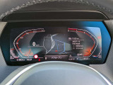 ◆インスツルメント・パネルのエレガントなデザインは、BMW特有の水平ラインで構成され、室内空間に端正な印象をもたらします。人間工学に基づいてレイアウトされた重要な操作系統は、直観的な操作が可能です◆