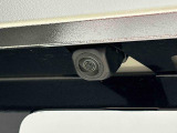 バックカメラ ナビゲーション等を装着した場合には車両の前後左右に搭載した4つのカメラにより、車庫入れや狭い道でのすれ違いをしっかりサポートするパノラマモニター対応カメラが付いてます