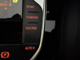 【シフトノブ】BMWの高性能オートマチックは、ATセレクトレバーを左側に倒すことで、通常の「D」から「S」(スポーツ)または「M」(マニュアル)へと切り替えが可能です。