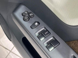 【電動格納ミラー】サイドミラーは電動格納式となっており、狭い駐車場でもキズがつくリスクを抑えられます。